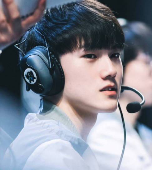 保底四强仍在延续！T1成功横扫TES进入S14全球总决赛半决赛